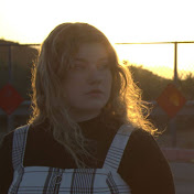 Profile Picture of Mackenzie Fox (@mackenziefox4396) on Youtube