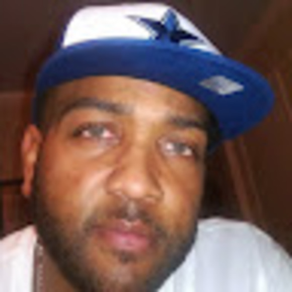 Profile Picture of Bryan Royall (@royall3333) on Poshmark