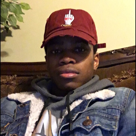 Profile Picture of Youseff Touray (@yousefftouray) on Poshmark