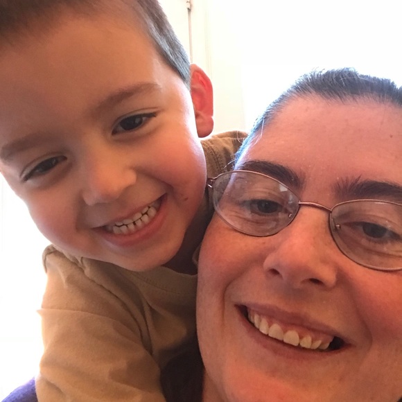 Profile Picture of Robin Bell (@robin_bell) on Poshmark