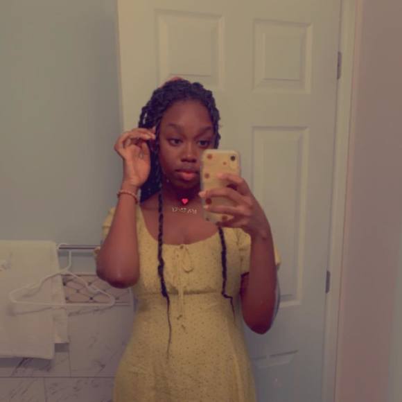 Profile Picture of Frieda Mbom anong (@fmanuella) on Poshmark