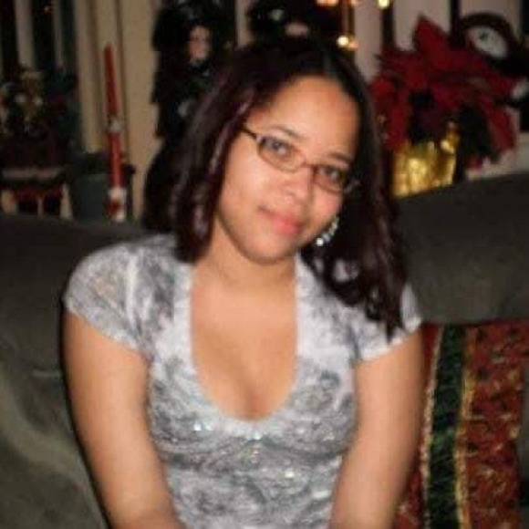 Profile Picture of Tatianna Rivera (@trivera215) on Poshmark