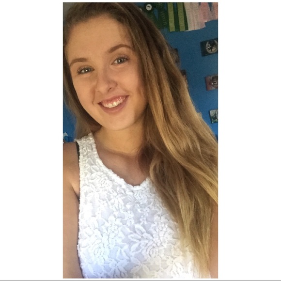 Profile Picture of Danielle Ver plank (@dlvp97) on Poshmark