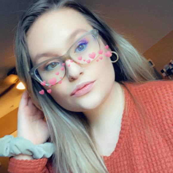 Profile Picture of Brianna Pearson (@bribrinikki) on Poshmark