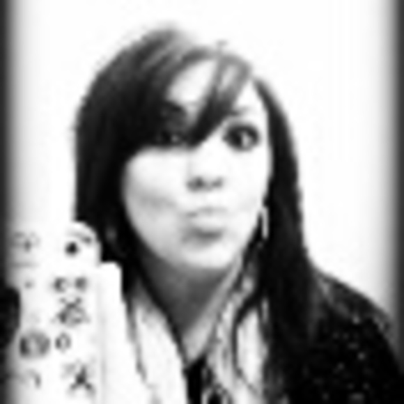 Profile Picture of Carrie Higgins (@makeupbycarriep) on Poshmark