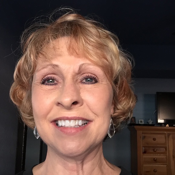 Profile Picture of Janice Decker (@jdecker06) on Poshmark