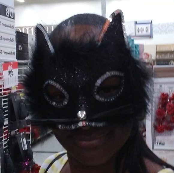 Profile Picture of Sonia Allen-robinson (@sonymag) on Poshmark