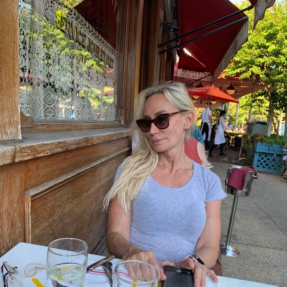 Profile Picture of Deborah Kobernick (@dkobernick) on Poshmark