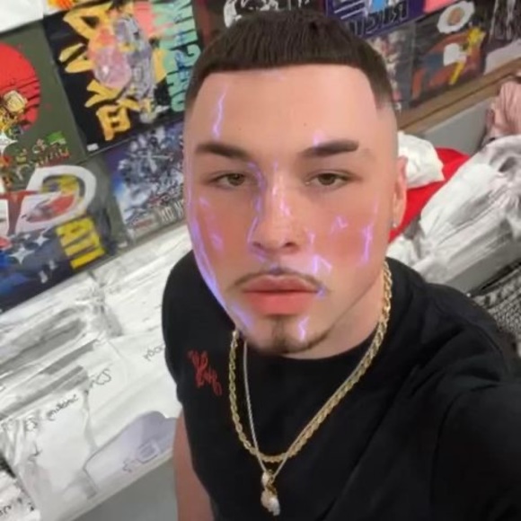 Profile Picture of Jonathan Drysdale (@jonathandrysdal) on Poshmark