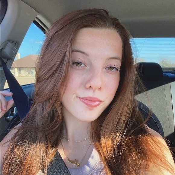 Profile Picture of Autumn Holmes (@autumnnicole50) on Poshmark