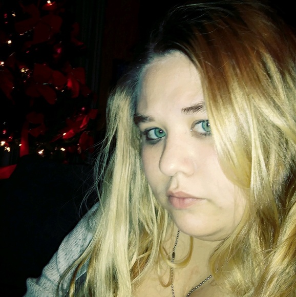 Profile Picture of Nora Fletcher (@chnhhhjh) on Poshmark