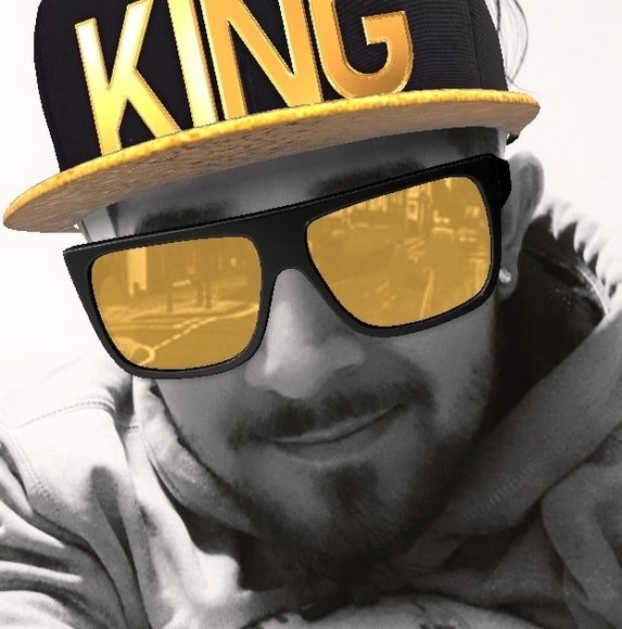 Profile Picture of Ramon Ramon (@r_ramon) on Poshmark