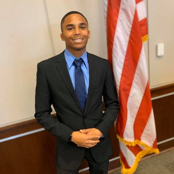 Profile Picture of Aaron Burton (@aaronbradford_) on Poshmark