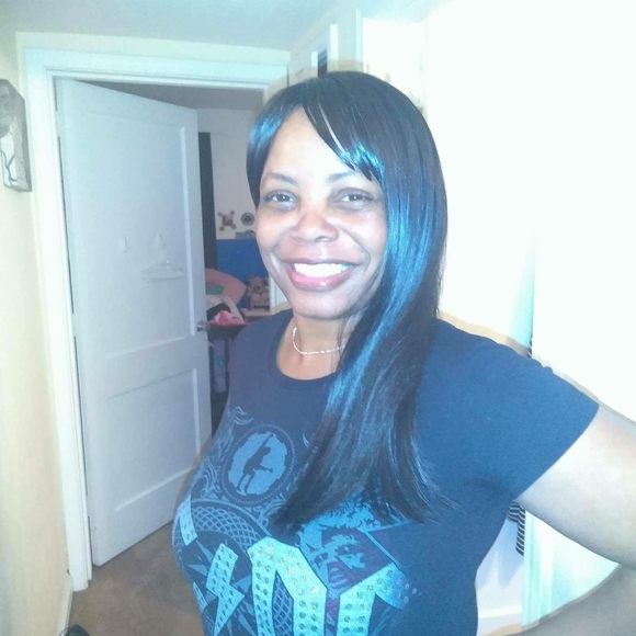 Profile Picture of Erica Gloston (@glose) on Poshmark