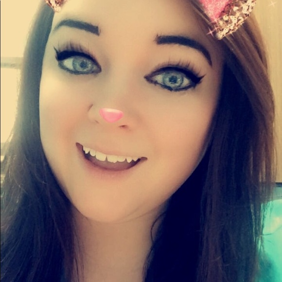 Profile Picture of Rebecca Lamonds (@beccall77) on Poshmark