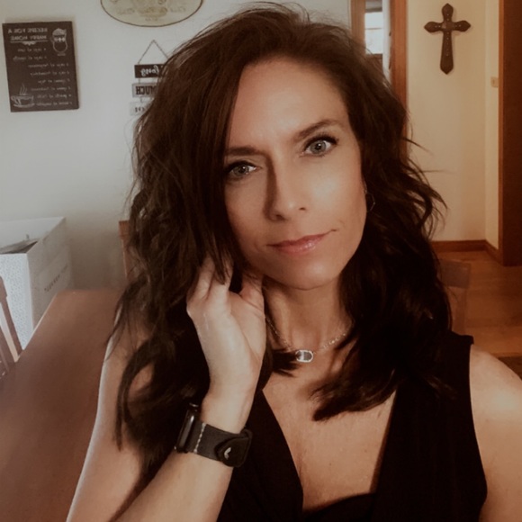 Profile Picture of Shawna Burkhart (@shawnaburkhart) on Poshmark