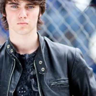 Profile Picture of Cameron Bright (@cameronbright32) on Twitter