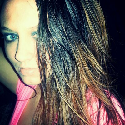 Profile Picture of Joanne Quinones (@jonutter01) on Twitter