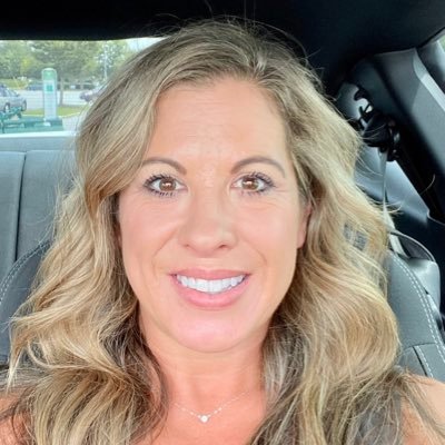 Profile Picture of Jennifer Boatright (@jennboat) on Twitter