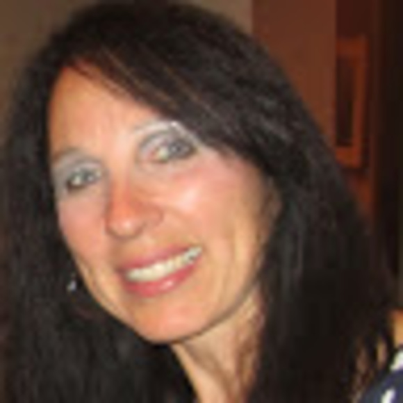 Profile Picture of Deborah Lamphear (@deblamphear) on Poshmark