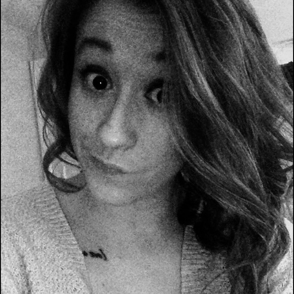 Profile Picture of Jenna Carlson (@jenna651) on Poshmark