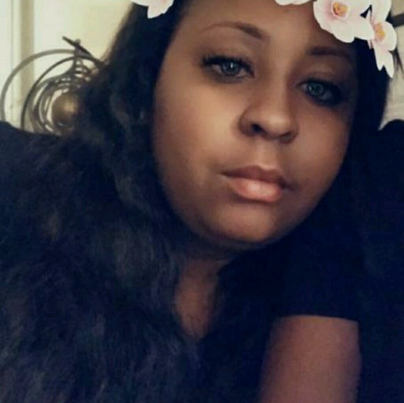 Profile Picture of Shateikia Rollerson (@srollerson) on Poshmark