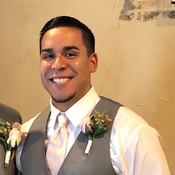 Profile Picture of Ruben Moreno (@ramoreno478) on Poshmark