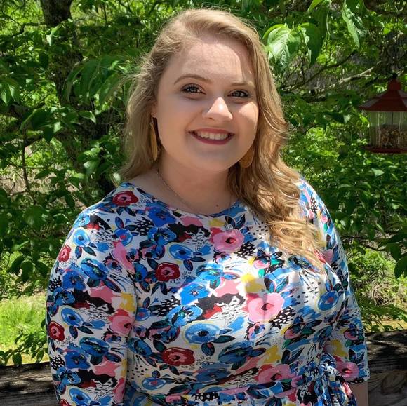 Profile Picture of Megan Mantooth (@mrsmantooth4916) on Poshmark