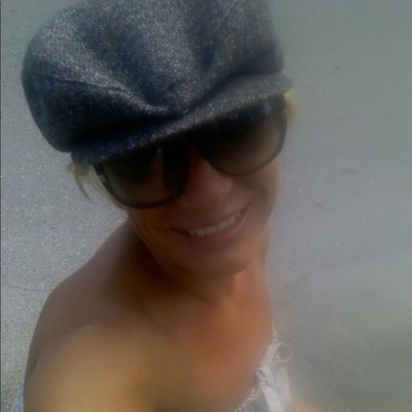 Profile Picture of Stephanie Heinrich (@luckyheinrich) on Poshmark