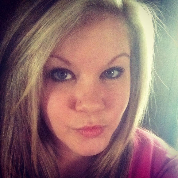 Profile Picture of Samantha Peruso (@samanthap90) on Poshmark