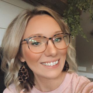 Profile Picture of Melanie (@thriftydiyer) on Instagram