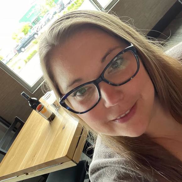 Profile Picture of Kristen Palos (@kristenpalos) on Poshmark