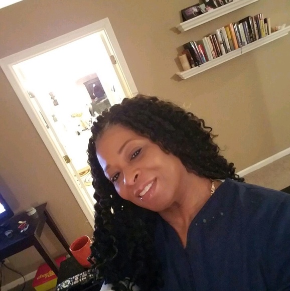 Profile Picture of B Edwards (@bridgett395) on Poshmark
