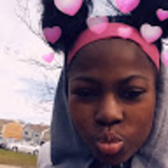 Profile Picture of Aleya Evans (@aleyaevans13) on Poshmark