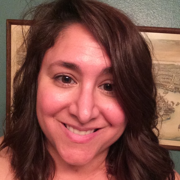 Profile Picture of Valerie Chiappone (@vchiappone) on Poshmark