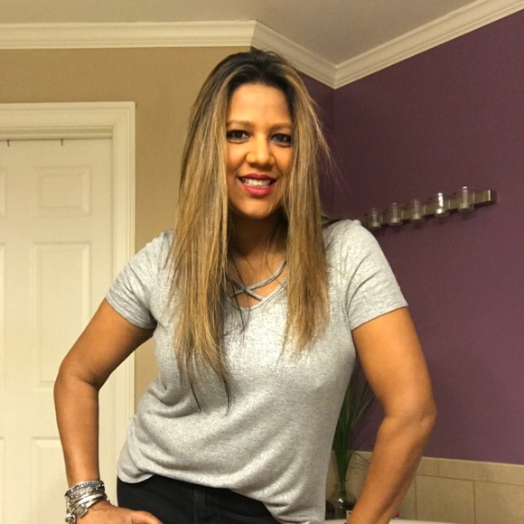 Profile Picture of Dinooshs Silva (@nikita1205) on Poshmark