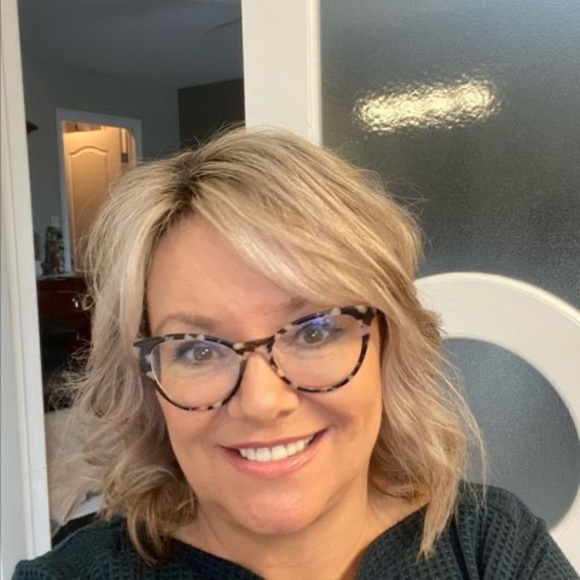 Profile Picture of Heather Brodeur (@rbrodeur3) on Poshmark