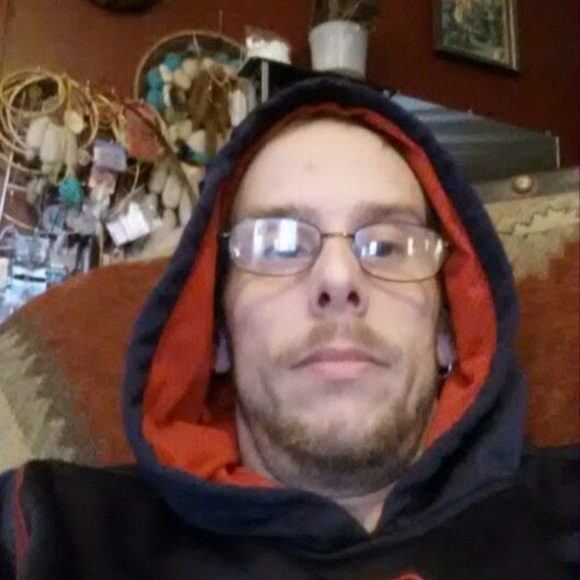 Profile Picture of Gimpy C (@gimpyg3131956) on Poshmark
