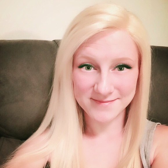 Profile Picture of Amy Marsh (@amymarsh1991) on Poshmark