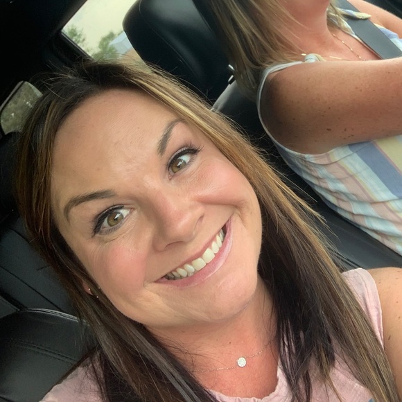 Profile Picture of Kelly Mulleady (@kellymulleady) on Poshmark