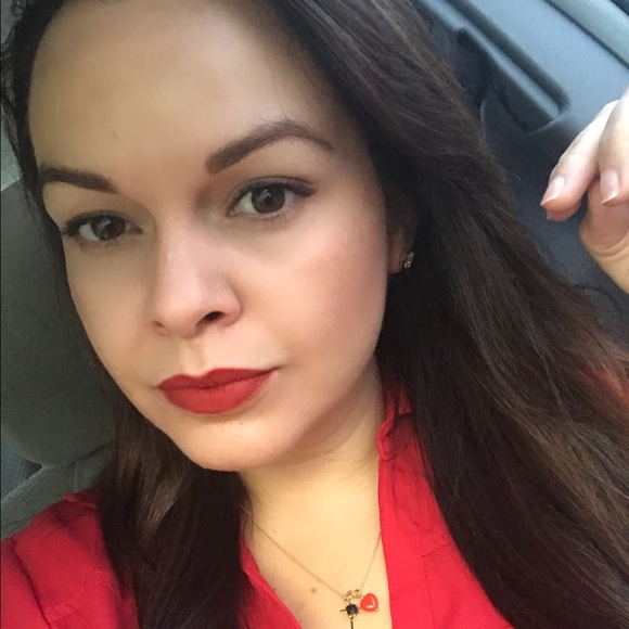 Profile Picture of Esther Hernandez (@chrisney825) on Poshmark