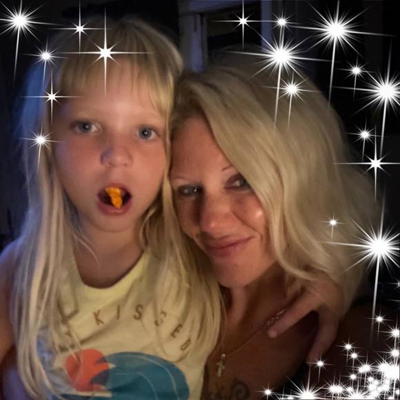 Robyn Howell - Poshmark Profile Picture of Robyn Howell (@savsexymomma) on Poshmark