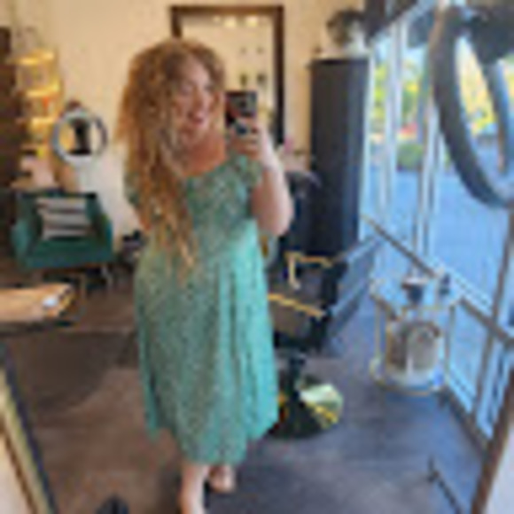 Profile Picture of Dani marie Eyermann (@danieyermann) on Poshmark