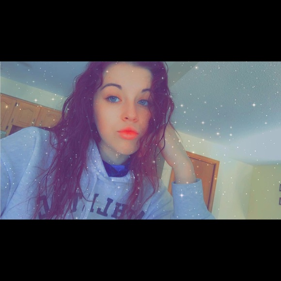 Profile Picture of Payton Reid (@paytonreid14) on Poshmark