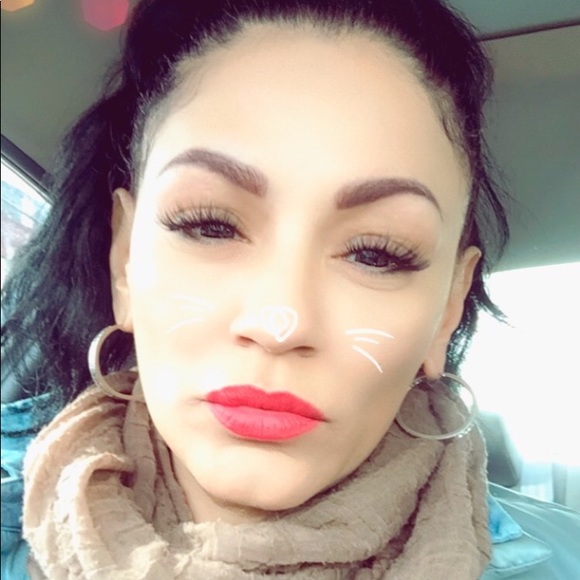 Yolanda Vera - Poshmark Profile Picture of Yolanda Vera (@only1yoly) on Poshmark