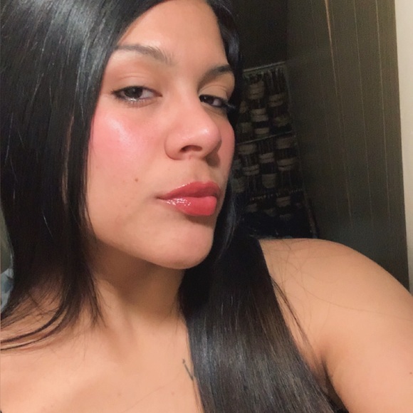 Profile Picture of Fernanda Mullins (@fernandamullins) on Poshmark