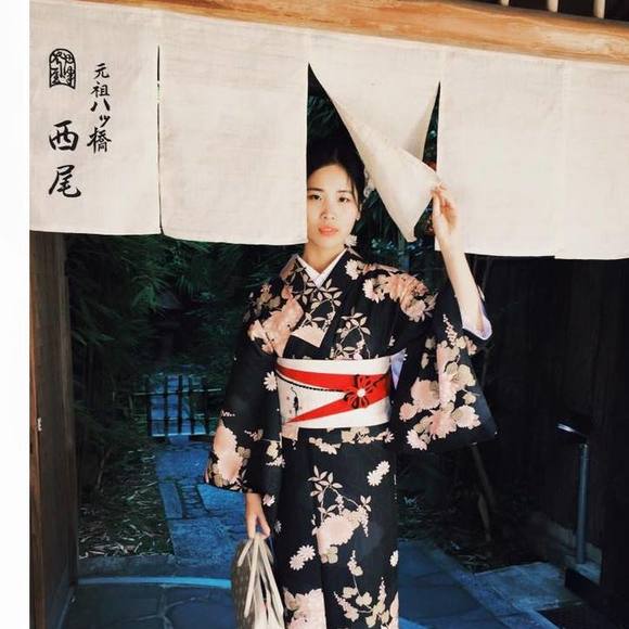 Profile Picture of Shihui Zhang (@swiee) on Poshmark