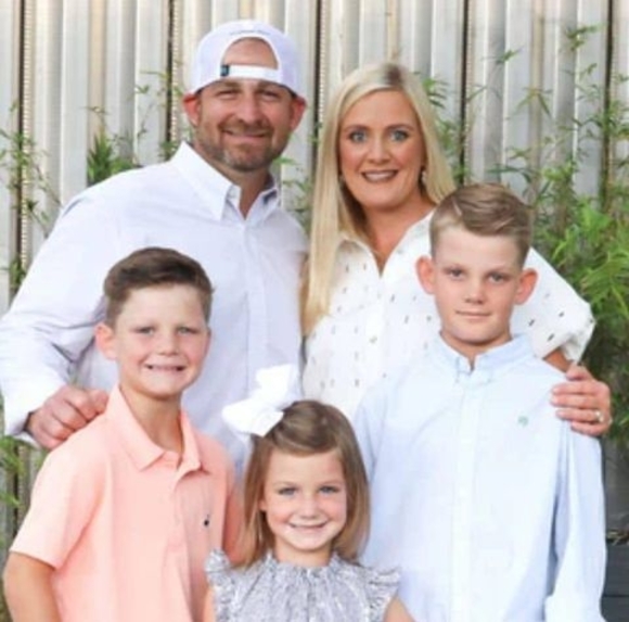 Profile Picture of Brandon Barbee (@jandbflooring) on Poshmark