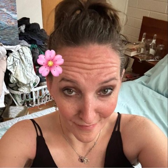 Profile Picture of Michelle Vanostrand (@miclarson13) on Poshmark