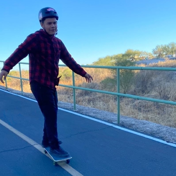 Profile Picture of Adam Deleon (@adamdeleon844) on Poshmark